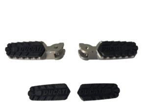 Coppia pedane copripedane Ducati multistrada v2 v4 46411161AA 46411171AA nuove